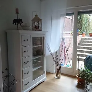 Studio Hamburg, Privatunterkunft